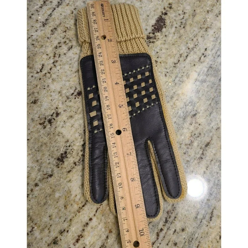 Vintage Vinyl Acrylic Knit Driving Stretch Gloves. Tan Brown. One Size Fits All